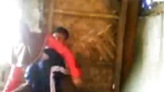 කෙල්ල පාරේ යන කොල්ලෙකුත් එක්ක ආදරෙන්
